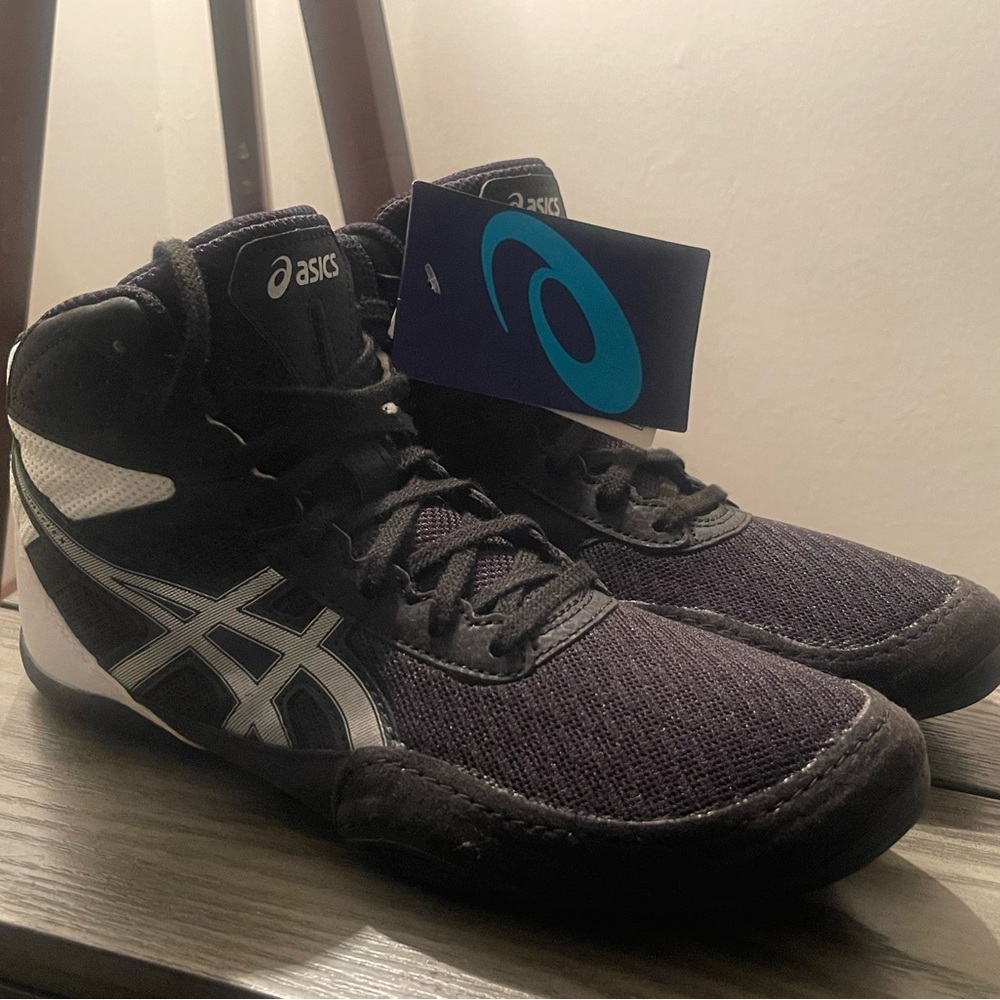 ASICS Matflex 6 Wrestling Shoes Men Boys Girls 5.5 Black White 1084A007 NWT